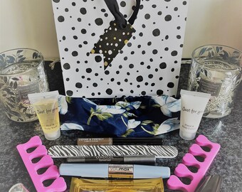 Luxury Pamper Gift Box: Headband, Eye Masks & Beauty Set