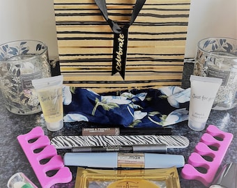 Luxury Pamper Party Gift Box: Headband, Eye Masks & Beauty Set