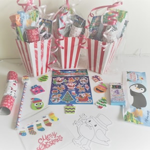 Vorgefüllte Unisex-Heiligabendbox für Kinder, Weihnachtsfeier-Tasche, Aktivitätsbeutel für den Weihnachtstag, Weihnachtstischdekoration, Strumpffüller