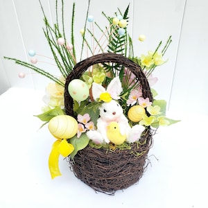 Easter Basket Arrangement, Spring Centerpiece, Easter Bunny Décor, Whimsical Easter Centerpiece, Floral Easter Basket Centerpiece