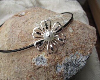 Leather choker with flower