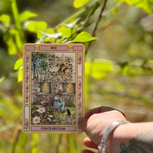 Baraja de oráculos Whispers From The Woods y libro complementario
