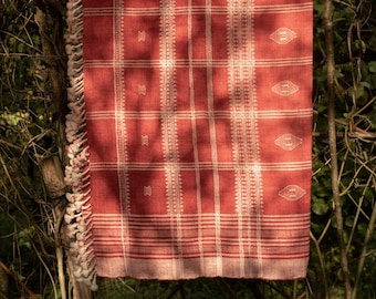 Scialle/plaid/coperta in lana rossa e bianca tessuta a mano da Kutch, Gujarat.