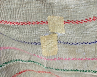 Trapunta Kantha vintage cucita a mano realizzata con sari di cotone riciclato