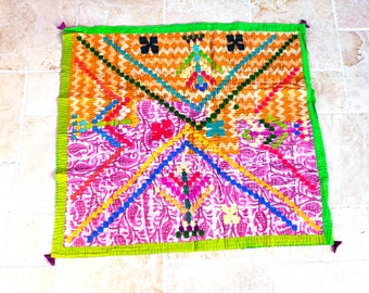 Siddi Kavand - Kantha Quilt - Trapunta per neonati o arazzo da parete, realizzata con ritagli di cotone riciclato - cucita a mano dalle donne del Karnataka, India
