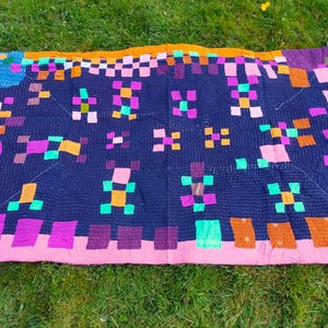 Edredón Siddi Kawandi individual hecho a mano: ropa de cama bohemia de patchwork, manta reversible y acogedora colcha de reliquia.