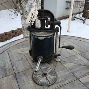 Landers Frary & Clark Vintage Fruit and Lard Press, Fruit Press, Lard Press, Vintage Lard Press, Antique Fruit Press, Antique Lard Press