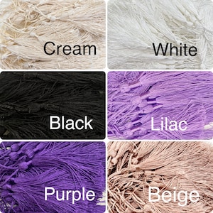 Puede incluir: Surtido de flecos de diferentes colores, incluyendo crema, blanco, negro, lila, morado y beige. Los flecos est&aacute;n hechos de hilos suaves y sedosos y son perfectos para agregar un toque de elegancia a cualquier proyecto.