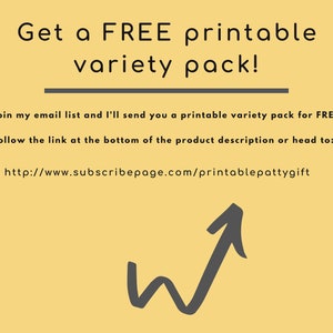 Puede incluir: Fondo amarillo con texto negro: "&iexcl;Obt&eacute;n un paquete variado imprimible GRATIS!". Debajo del texto hay una l&iacute;nea horizontal, seguida de m&aacute;s texto y un enlace a un sitio web. Una flecha gris apunta hacia arriba.