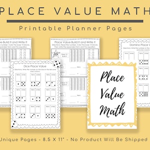 Puede incluir: Una colecci&oacute;n de hojas de trabajo imprimibles de matem&aacute;ticas de valor posicional. Las p&aacute;ginas presentan ejercicios con bloques de base diez, dados y domin&oacute;s. El t&iacute;tulo "Place Value Math" se muestra en un marco decorativo. Las p&aacute;ginas miden 21,6 x 27,9 cm.