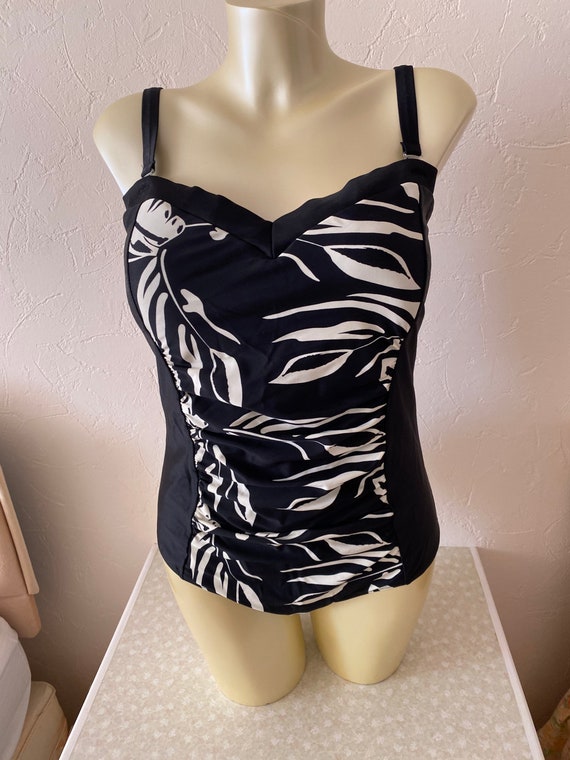 Silhouette Black and white Swimsuit size 20 uk - Gem