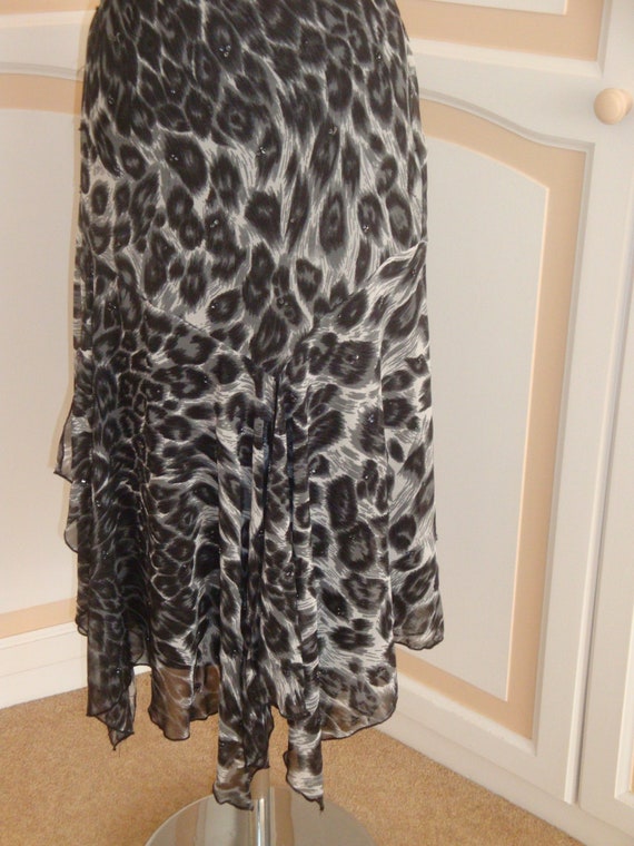 white skirt size 18