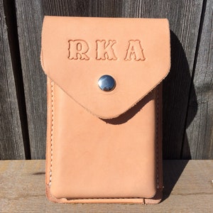 Funda de teléfono de cuero personalizada: cuero vegetal curtido, trabilla para cinturón o clip
