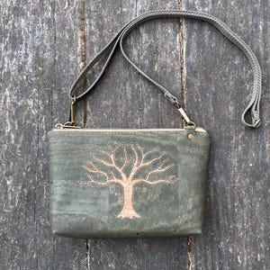 Mini bolso bandolera con olivo y corteza de alcornoque
