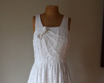 1950s Lace Wedding Dress. Size 12 / 29&quot; Waist. Midi, White, Sleeveless