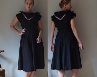 Original 1940s Scarf Neck Detail Dress. Small. Embroidered. Cotton