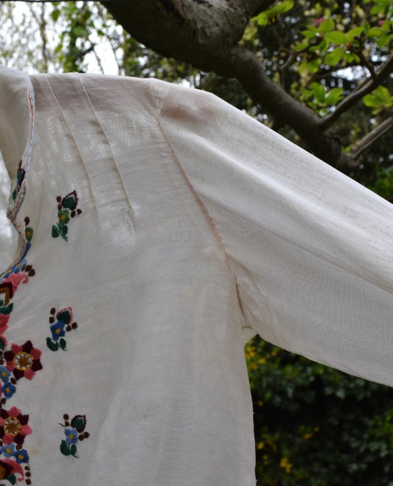 30s Embroidered Hungarian Blouse. 29" Waist. Crop… - image 7