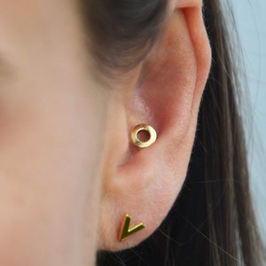 18k gold conch earring | solid gold cartilage stud | 18ct gold helix piercing | geometric jewellery | solid gold helix stud