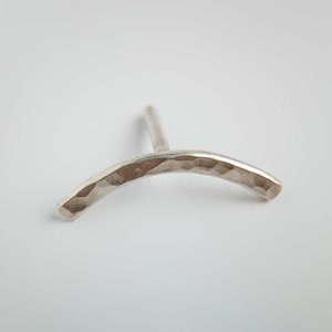 Pendiente de caracola de plata, pendiente de caracola martillado de 16 g, joyería de caracola de plata, piercing de caracola de plata de 18 g, joyería para hombres y mujeres