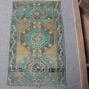 Vintage türkischer Teppich, 49 x 80 cm, Kleiner Teppich Handgefertigt, Antiker Tribal Teppich, Handgefertigter Anatolischer Teppich, Boho Deko, Eingangsbereich, Türkiser und Brauner Teppich