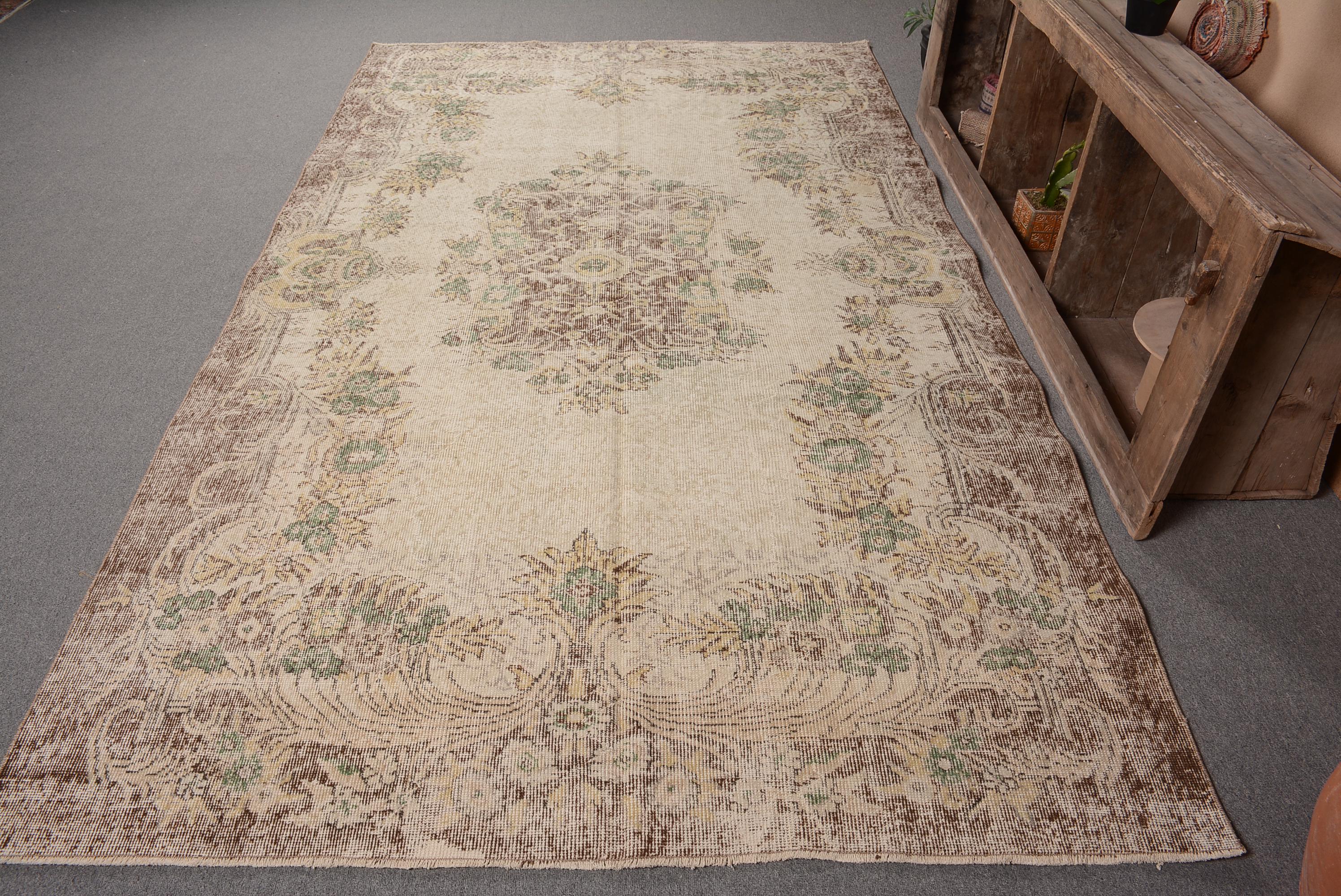 ベージュ　ヴィンテージラグ　トルコラグ 手織りヴィンテージトルコラグ、5.7x9.9フィート、ベージュアナトリア
