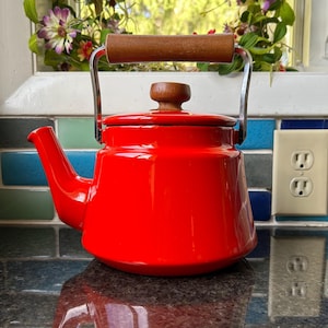 Vintage Dansk Red Enamel Tea Kettle Kobenstyle Teapot Teakwood 1970’s Excellent