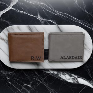 Billetera delgada minimalista RFID para hombre, billetera grabada personalizada, billetera delgada plegable personalizada con grabado para él, regalo para padrinos de boda, regalo para esposos