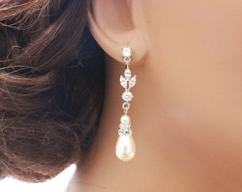 gift for her idea Hoop gold/&white earrings for wedding or holiday Bridesmaid jewelry Beaded earrings with pearl imitation beads