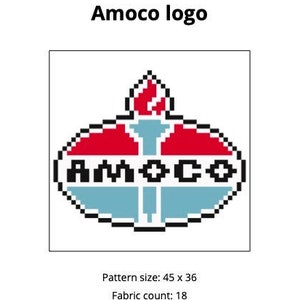 Puede incluir: Un patrón de punto de cruz de pixel art del logotipo de Amoco. El logotipo es un óvalo rojo y azul con una llama en el centro y la palabra "AMOCO" en letras blancas. El patrón tiene 45 puntos de ancho y 36 puntos de alto.