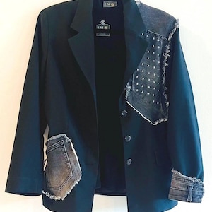 Blazer negro reciclado, chaqueta vaquera rediseñada, blazer vaquero con tachuelas, chaqueta única, blazer bohemio llamativo, arte para vestir