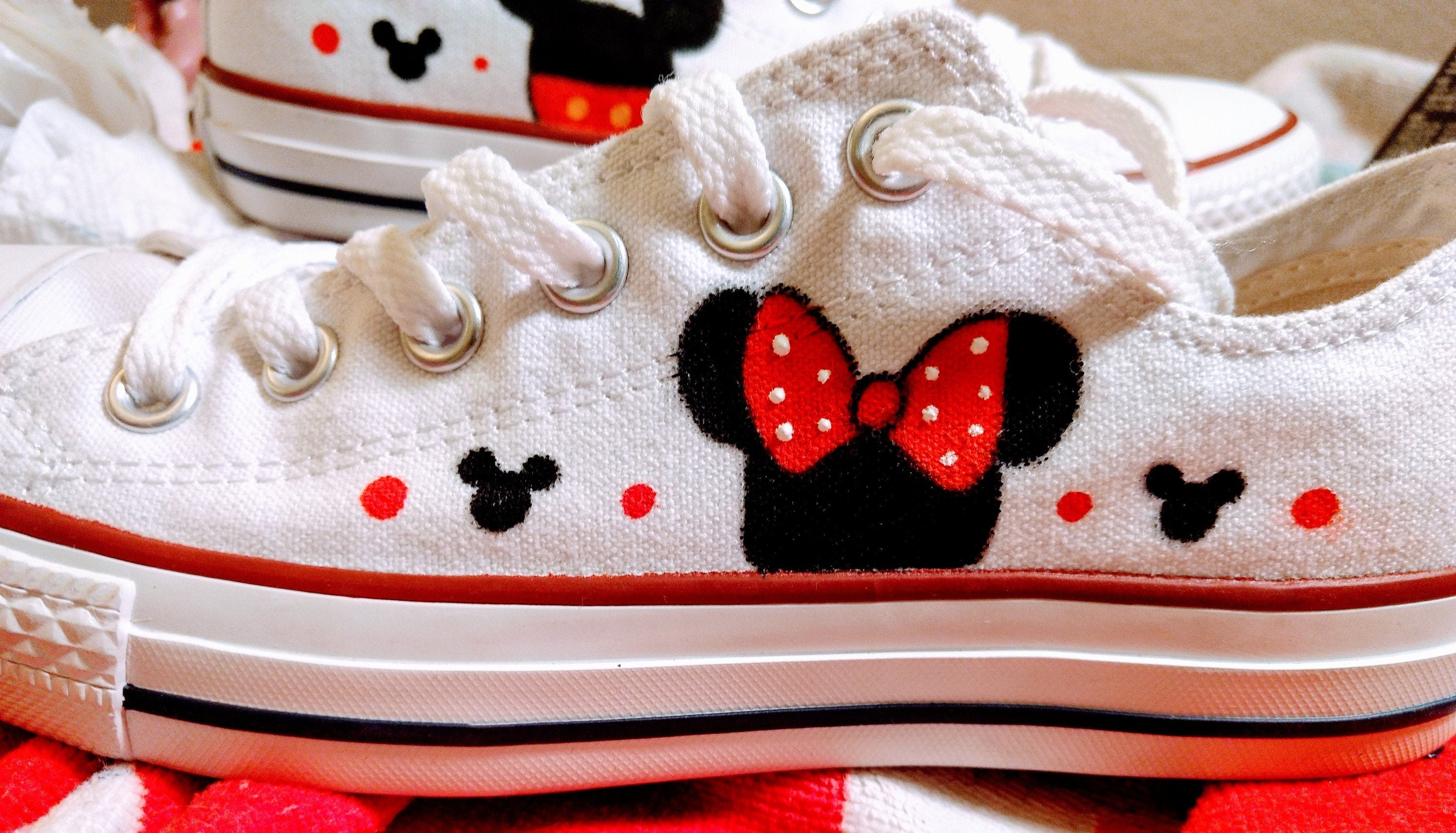 minnie converse