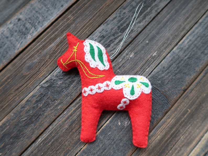 Felt Dala Horse Christmas Ornament Pattern, Scandinavian Style ...