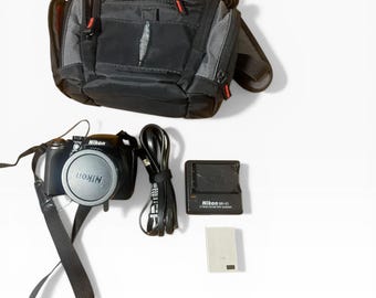 Cámara digital Nikon Coolpix P80 negra con objetivo Nikkor 18x 4.7-84.2 mm f/2.8-4.5 (paquete incluido)