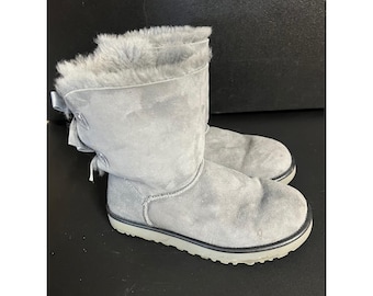 UGG Bailey Bow II Grey Suede Sheepskin Boots Womens 8 1019034