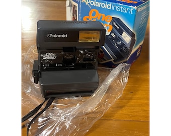 Cámara instantánea Polaroid OneStep 600, color gris vintage, con caja y manual originales.