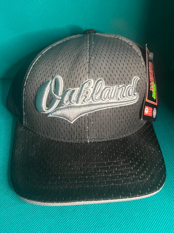 Vintage Oakland Raiders Strapback Black Hat NWT