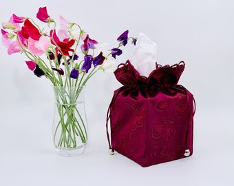 Funda para caja de pañuelos de tela morada hecha a mano: estampado paisley