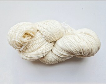 Pure Australian Wool Yarn for Natural Hand Dyeing, 4ply/12 Fingering/Sports Weight, Undyed/ Bare Yarn, Non-Superwash, 28 mic, 350g Skein