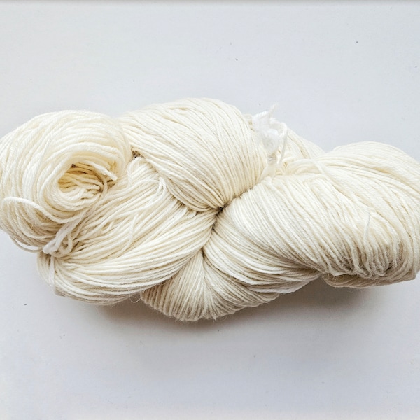 Pure Australian Wool Yarn for Natural Hand Dyeing, 4ply/12 Fingering/Sports Weight, Undyed/ Bare Yarn, Non-Superwash, 28 mic, 50g/350g Skein