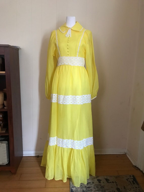 Vintage Lemon Yellow Collared Long Sleeved Dress with Lace Accents Size Small