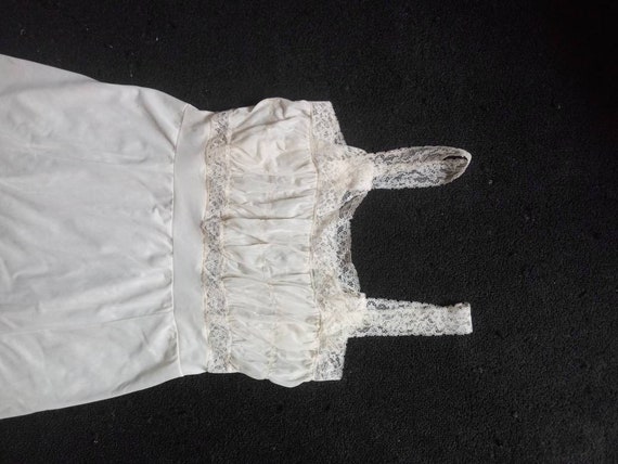 Late 1940's Lace Slip - image 4