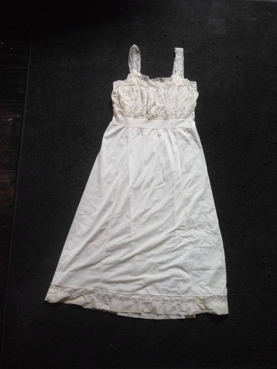 Late 1940's Lace Slip - image 3