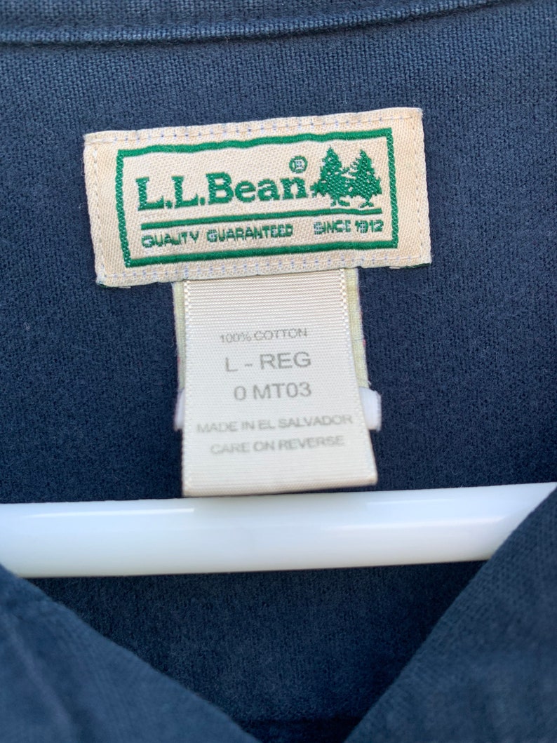 size large Mens classic heavy cotton LL Bean navy shirt with patchwork corduroy bolt