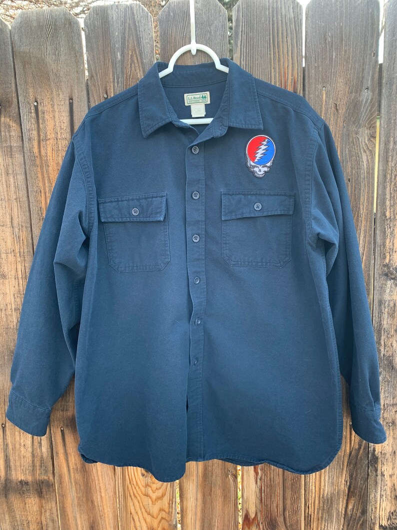 size large Mens classic heavy cotton LL Bean navy shirt with patchwork corduroy bolt