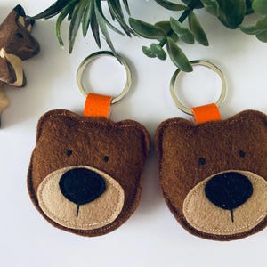Handmade Felt Bear Head Keychain – Cute Wool Felt Animal Keychain – Unique Gift for Animal Lovers – Eco-Friendly Key Fob