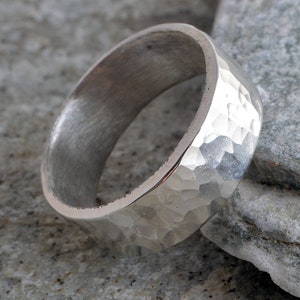 Plata de primera ley hecho a mano 6mm martillo anillo 925 martillo acabado anillo de plata imagen 1