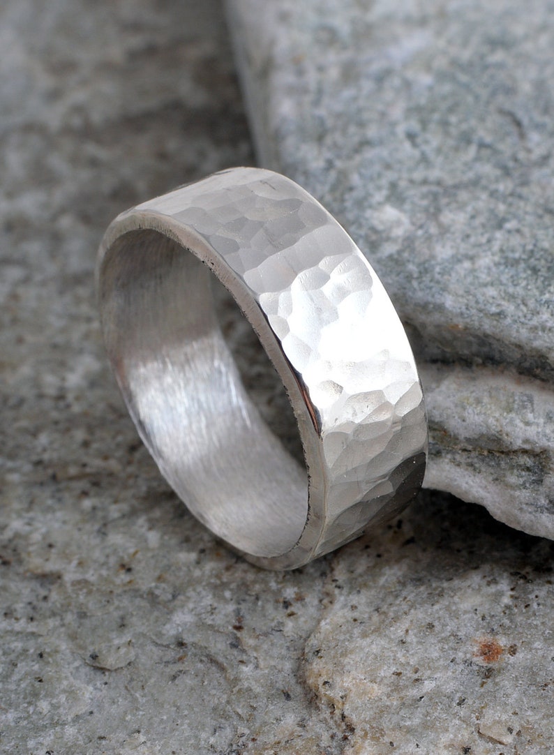 Plata de primera ley hecho a mano 6mm martillo anillo 925 martillo acabado anillo de plata imagen 2