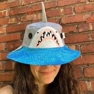 Great White Shark Fish sun hat for kids and adults. Great bucket hat for fishing, guaranteed lots of fun. Great sun protection. Big teeth!