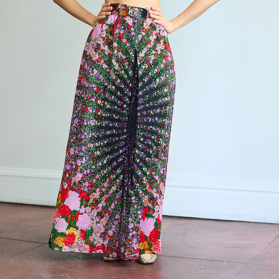 1970s Floral High Waisted Maxi Skirt with Lacquer… - image 4
