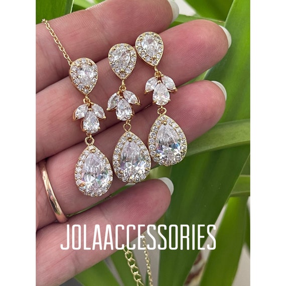 White Pearl Teardrop Gold Sleek Earrings | Wedding Jewelry for Brides -  Glitz And Love
